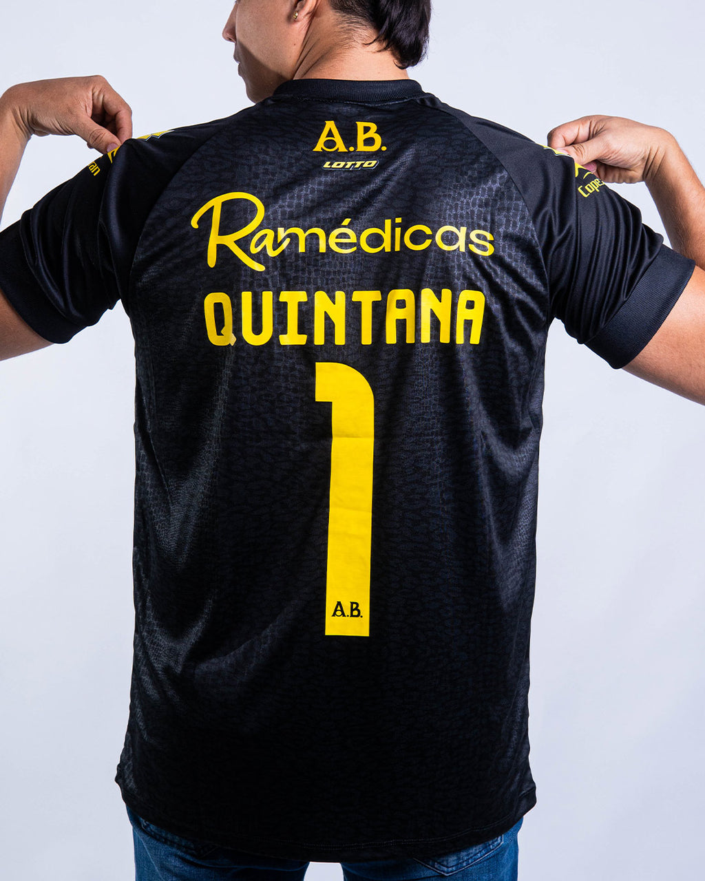 CAMISETA BUCARAMANGA NEGRA BLANCA 2026